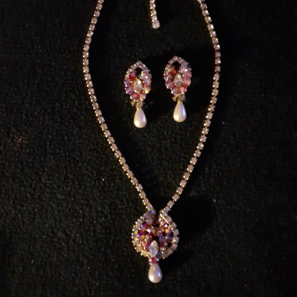 Red crystal and rhinstone necklace set.